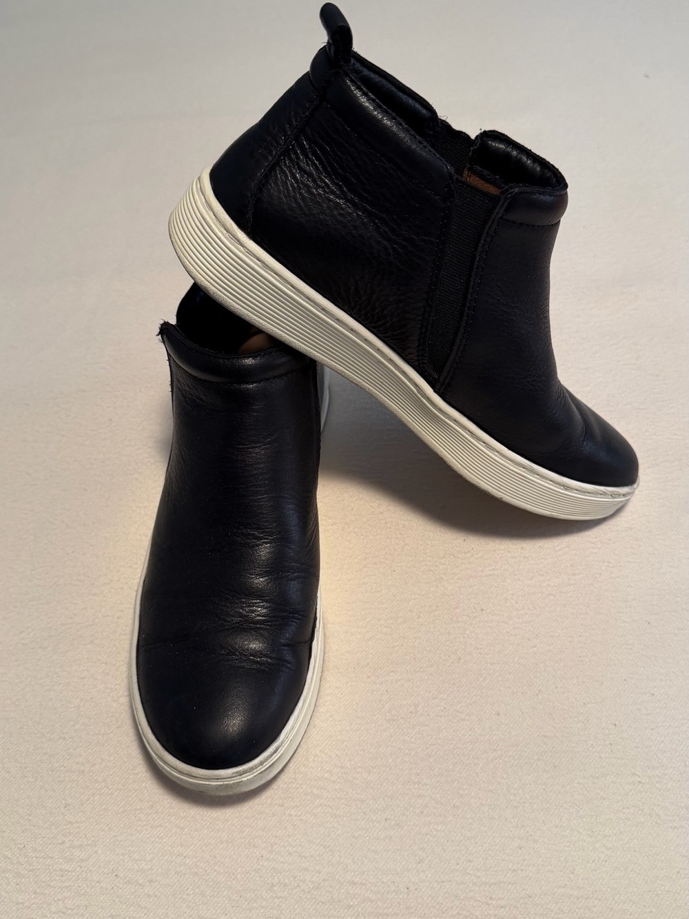 Sofft Womens Somers Chelsea Sneaker Size 9 Black Leather Slip On Mid Bootie